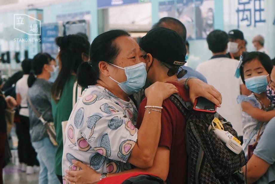 英國BNO特許入境將到期 港人忙離境機場爆滿