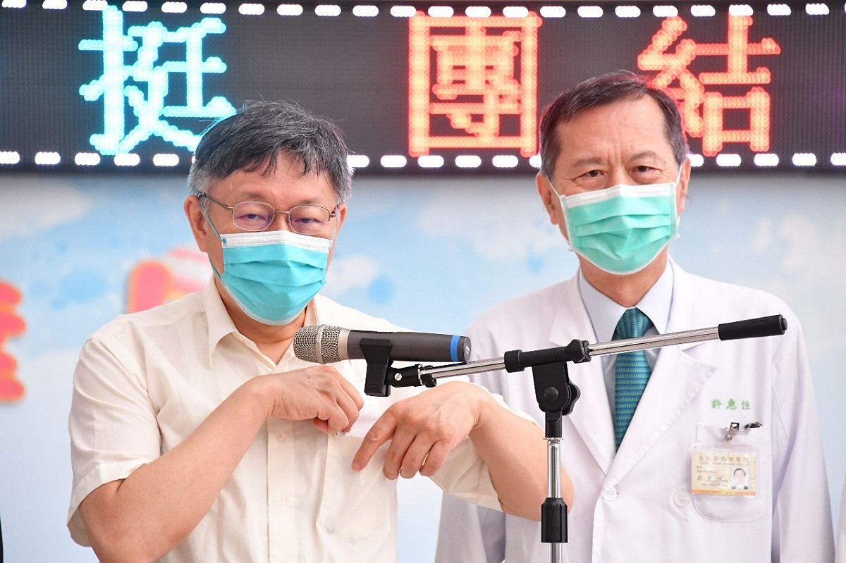 台北市長柯文哲及北榮院長許惠恒。 圖：台北市政府 / 提供