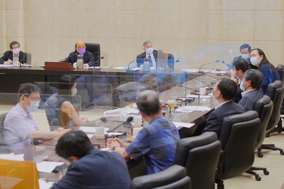 行政院長蘇貞昌今（19）日上午8時召開擴大防疫會議。 圖：行政院提供
