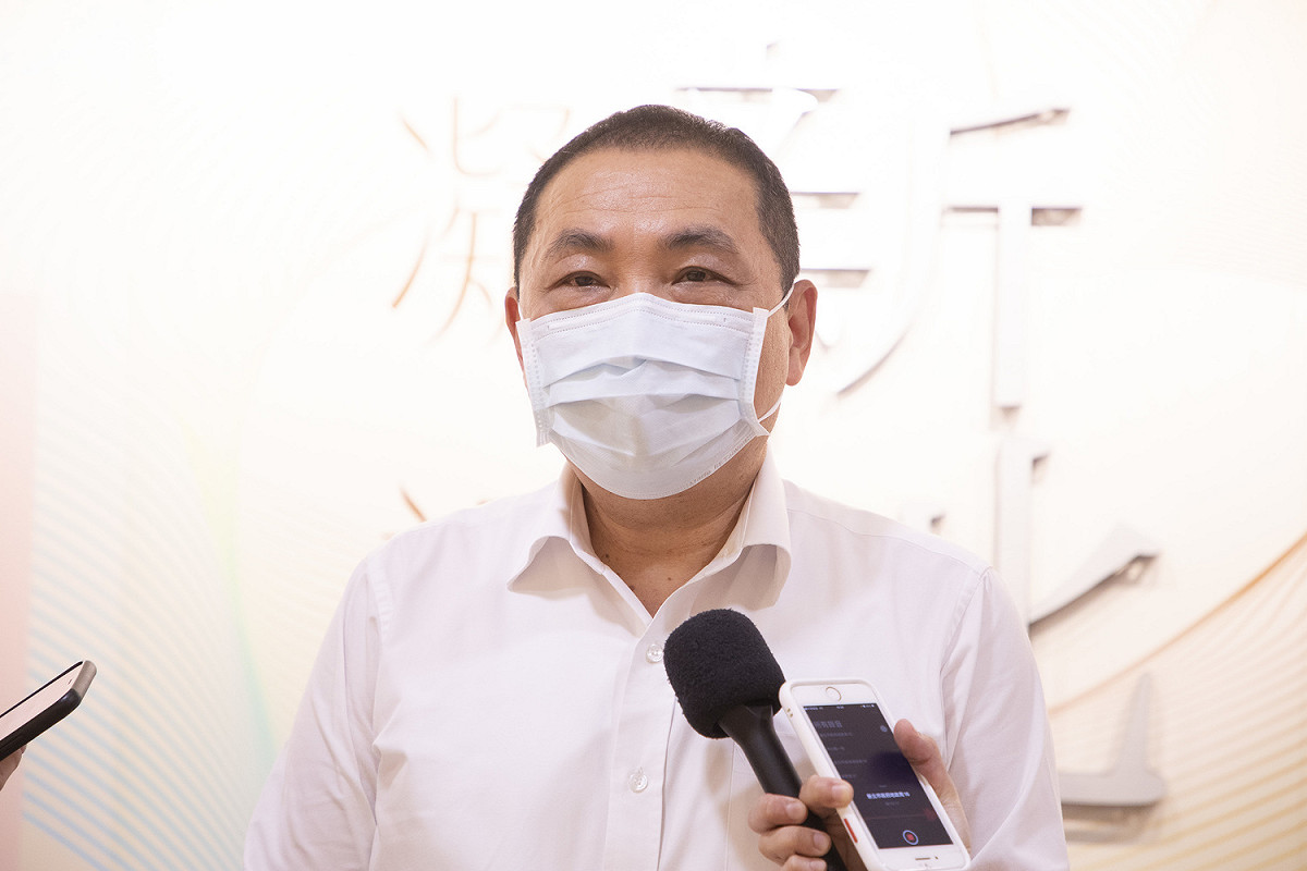 侯友宜再度呼籲中央及早購買第三劑疫苗，提升全體國人的保護力。 圖：新北市政府/提供
