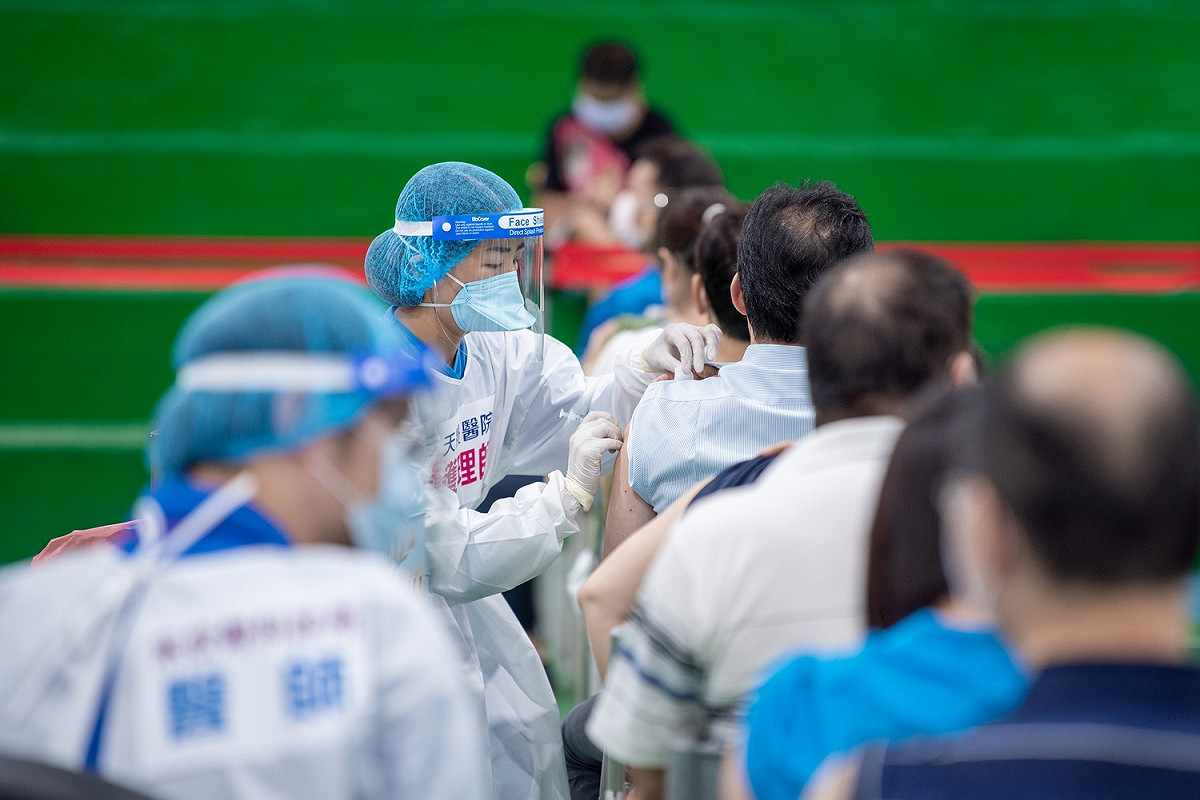 桃園市目前31個社區接種站每週可接種10萬人次，預計７月底可達成全市３成疫苗覆蓋率目標。 圖：桃園市政府／提供