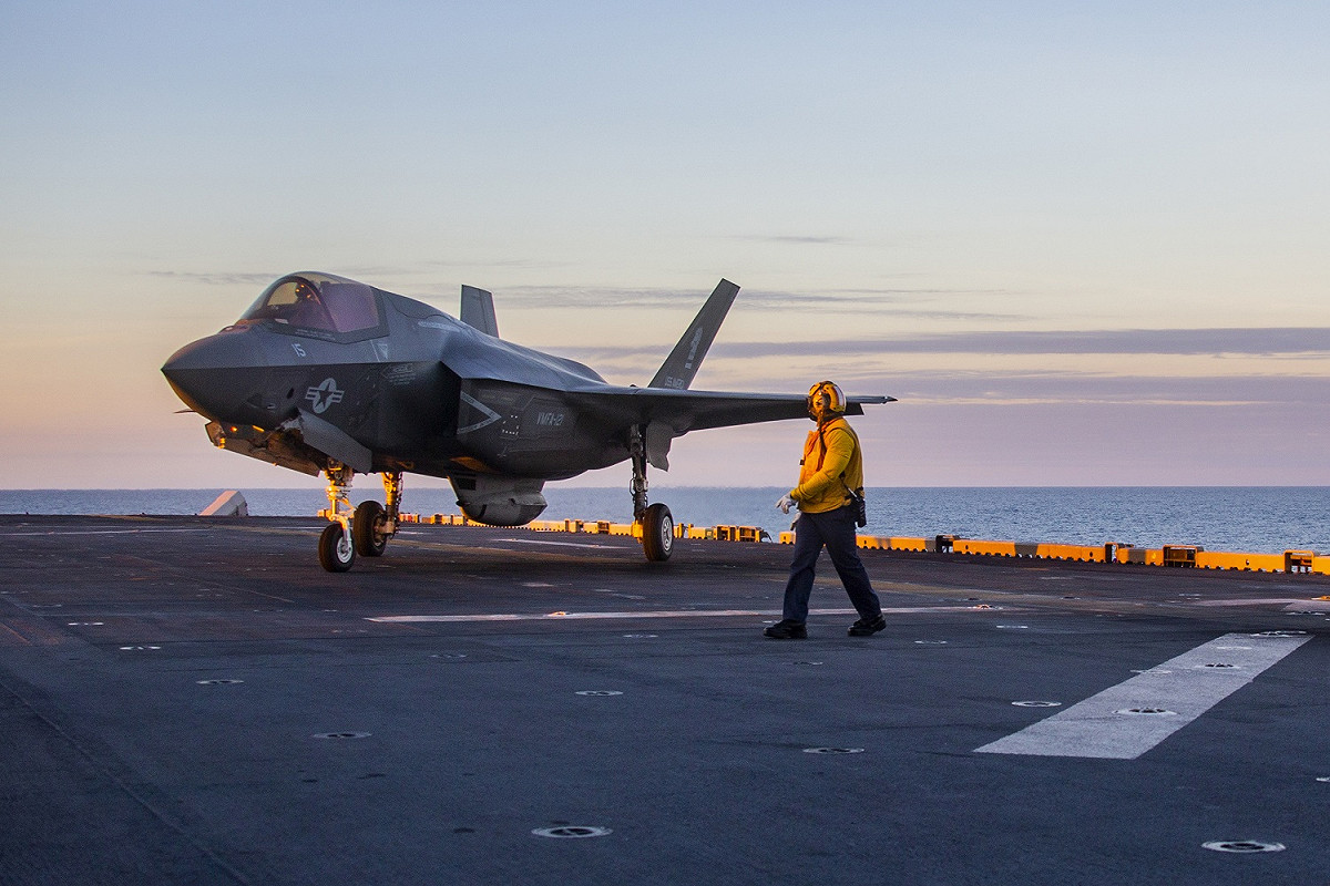 兩棲攻擊艦「美利堅號(LHA-6)」搭載F-35B閃電Ⅱ攻擊機。 圖：翻攝U.S. Pacific Fleet推特
