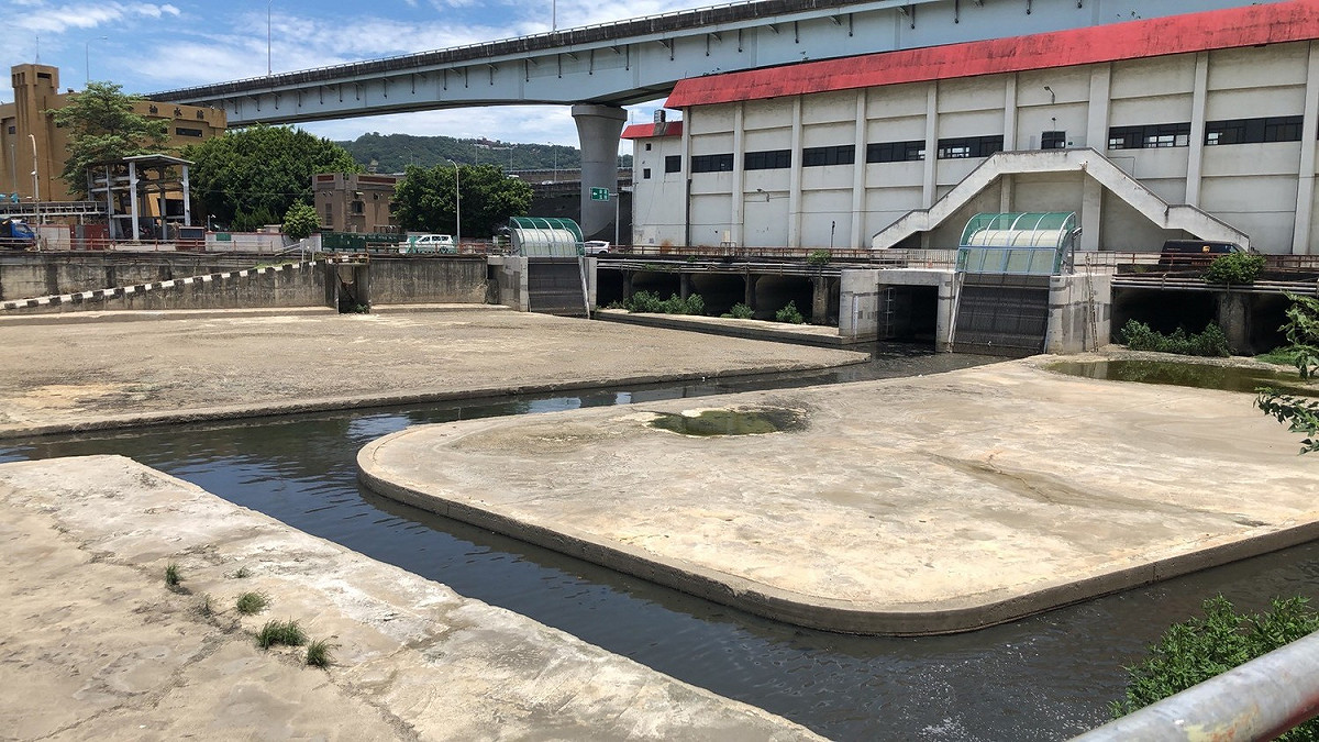 中港大排完工後水流順暢(新設2台抽水機及撈污機、引水渠道