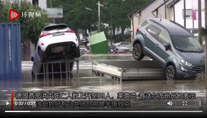 德國西部暴雨洪水氾濫，車輛遭到沖走。 圖 : 影片截圖