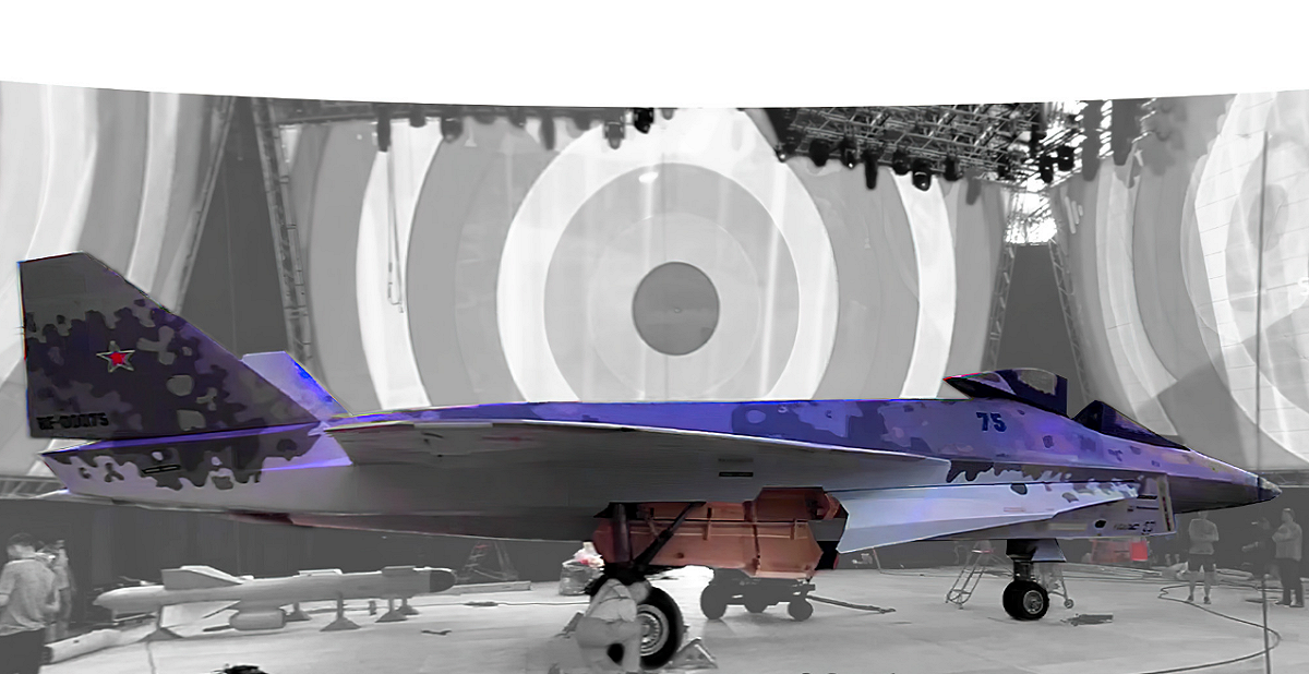 俄羅斯全新單發動機匿蹤輕型戰術飛機「Checkmate(將死)」真面目曝光。機身側邊有一個不規則長條形的艙門，推測很可能是攜帶短程空對空飛彈的「側彈艙」。 圖：翻攝搜狐網