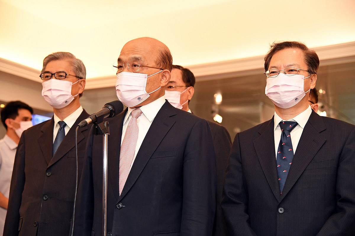 行政院長蘇貞昌今（20）天受訪指出，7月因為三級警戒延長，有很多人還是在家辦公，用電較多，「在合理範圍內應該給予考慮」，確定後會向國人同胞報告。 圖：行政院提供