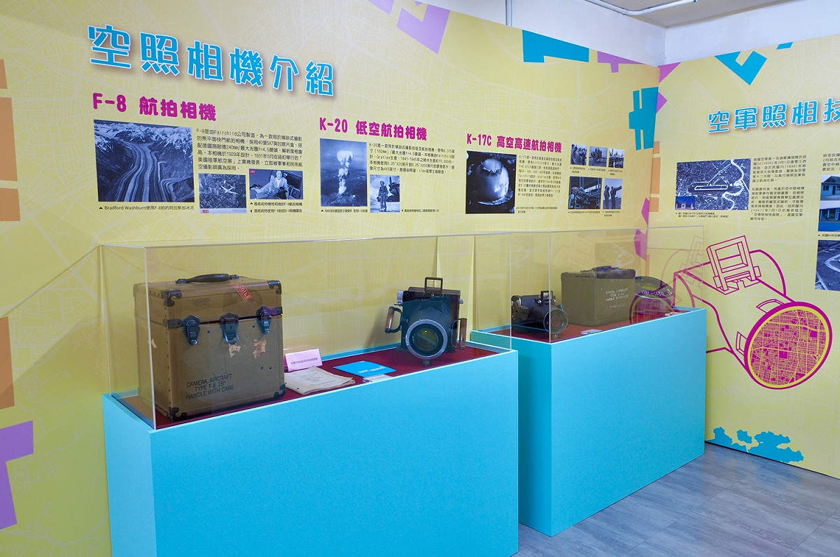 由軍事專家彭斯民老師提供的早期珍貴航拍專用相機，了解空軍偵察部隊歷經不同時代所背負的種種任務。 圖：新北市文化局提供