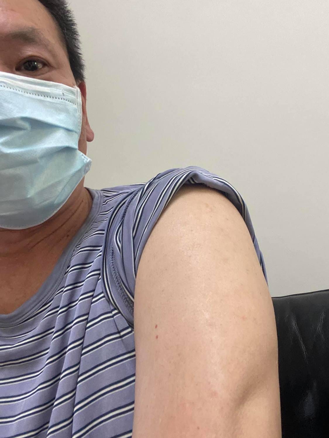 林為洲呼籲立委等第二類官員將手臂留給國產疫苗，國際疫苗留給國人。 圖：翻攝自林為洲臉書