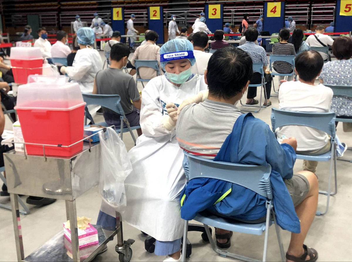 屏東縣18歲以上疫苗覆蓋率28.24%。 圖：屏東縣政府提供