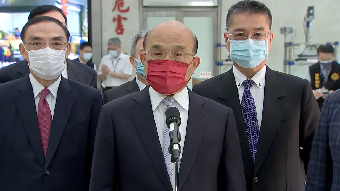 行政院長蘇貞昌今（21）日上午出席內政部警政署刑事警察局掃黑緝毒記者會前受訪。 圖：截自直播畫面
