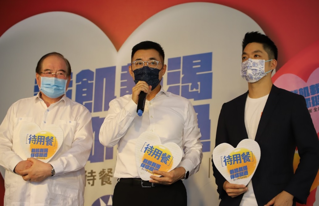 國民黨宣布目前已串連全台215家愛心待用餐店家，每日可免費供應1萬份餐點。 圖：國民黨文傳會/提供