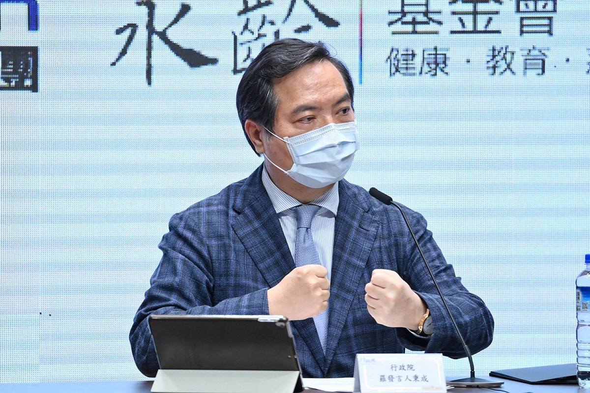 行政院政委兼發言人羅秉成今（21）天表示，「這階段大家應該集眾人之力，給選手最大支持」。 圖：行政院提供