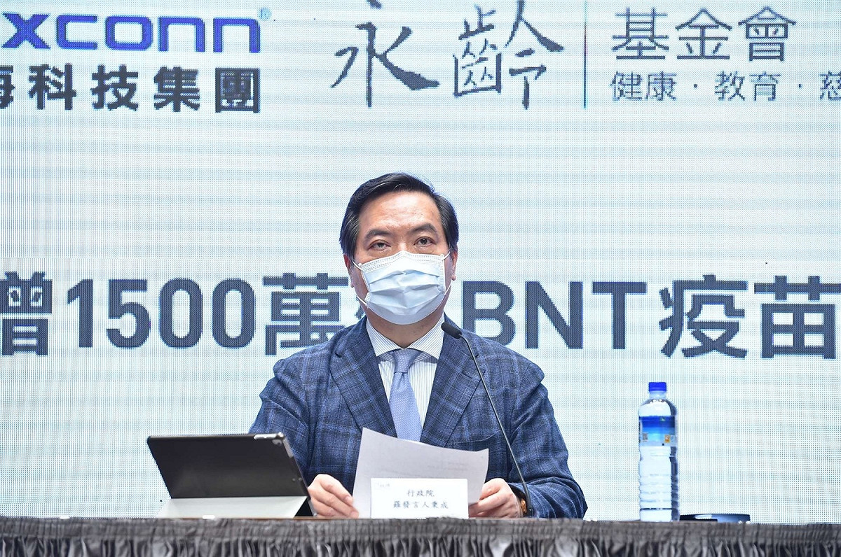 外界質疑總統府和行政院的新聞稿都未載明慈濟是與上海復星簽約採購等文字，是否刻意迴避，行政院發言人羅秉成強調，「沒有迴避的問題」。 圖：行政院提供