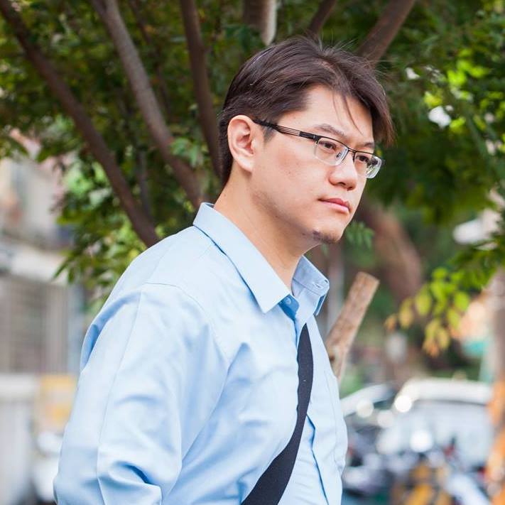 鄧長安牽車遭毆，他認為對方是預謀而來，事後已對2男提告。  圖：翻攝鄧長安臉書