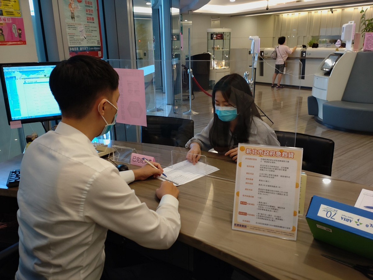 109年共協助新北企業取得約1.3億紓困資金，預估今年可取得逾億元資金 圖：新北市經發局提供