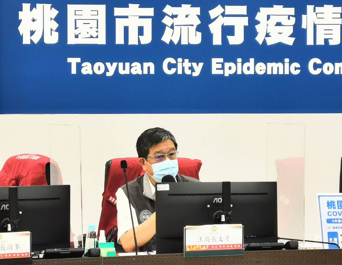 衛生局長王文彥表示，今日確診的５例個案均與「特殊交友圈」有關，其中有人已傳染給家人及同事，預告將有３人列為明日確診個案。 圖：桃園市政府／提供