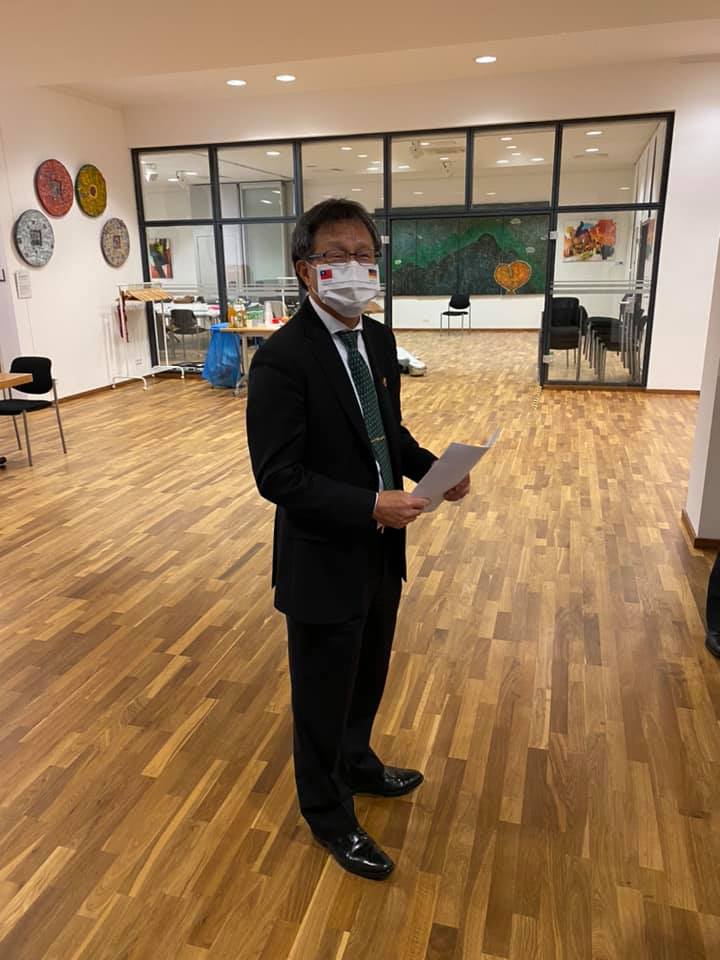 駐德代表謝志偉以自己多年外交經驗，痛心國內部分人士故意潑糞國產疫苗。 圖：翻攝自駐德代表處臉書