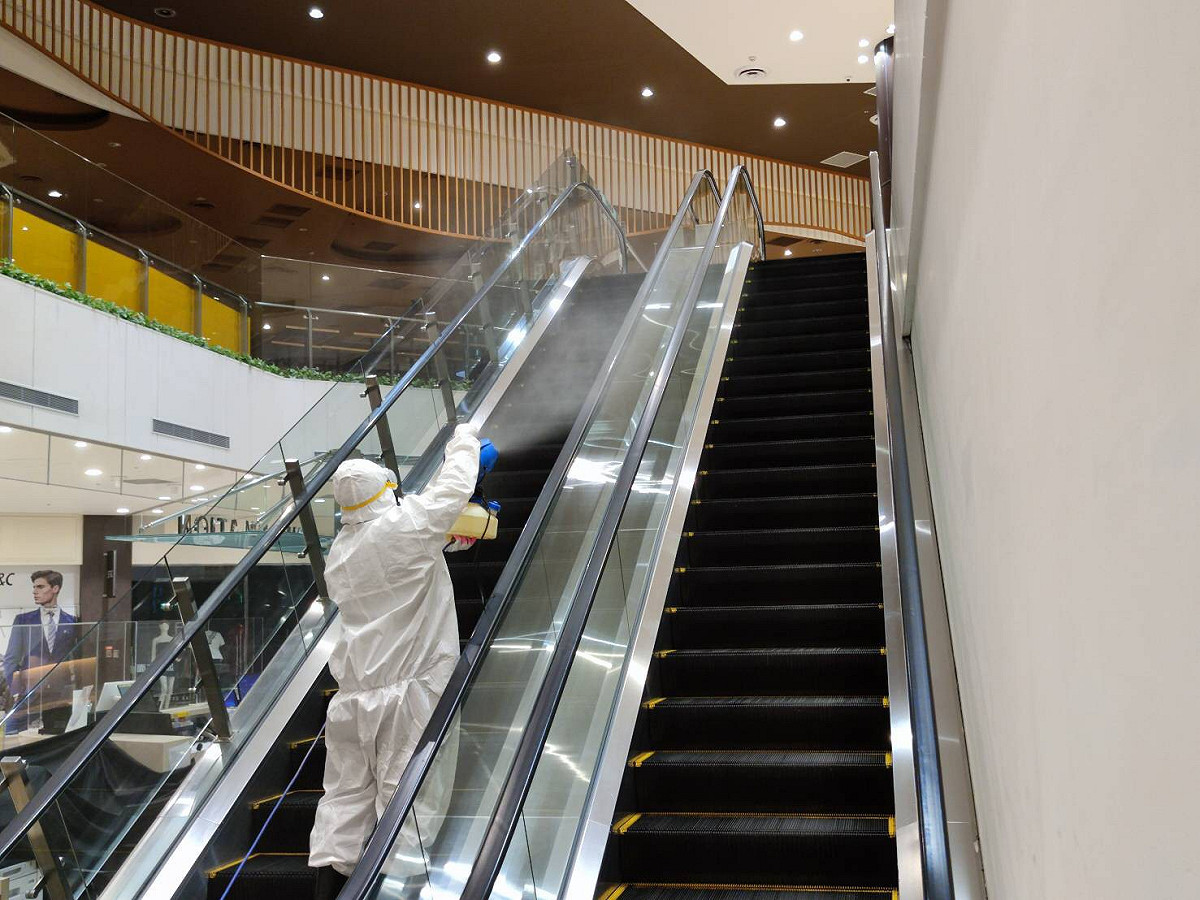 林口三井Outlet進行全館清潔消毒作業。 圖：MITSUI OUTLET PARK 林口／提供