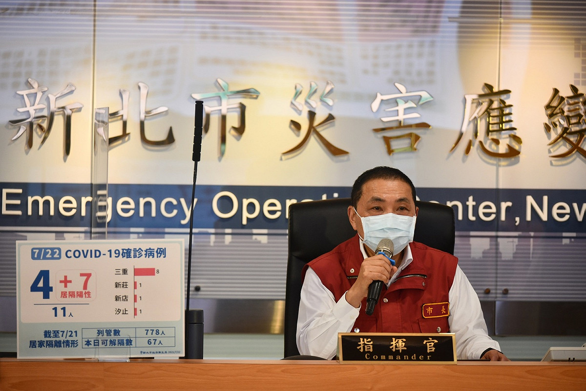 傳有民眾黨前中央委員找侯友宜洽談自購第三劑疫苗，侯對此回應「沒有這回事」。 圖：新北市政府／提供