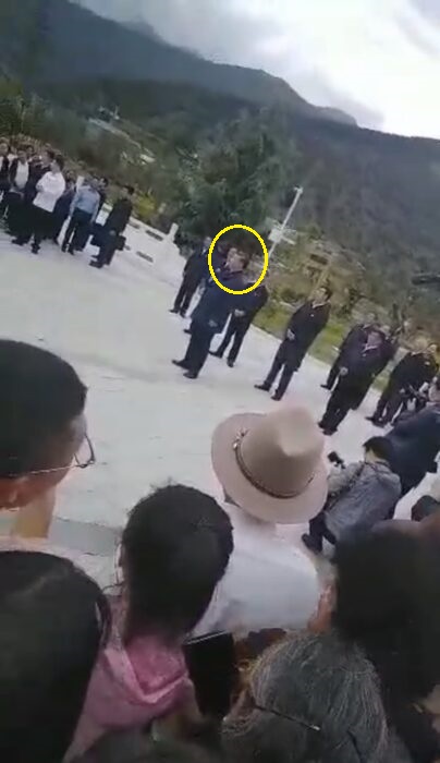 中國領導人習近平（圓圈處）訪問拉薩，在某廣場簡短談話，藏人冒險拍攝外傳。 圖：翻攝自ICT