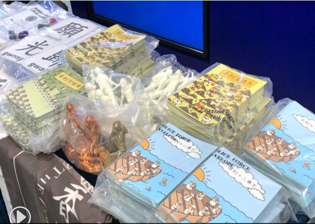 香港警務處國家安全處22日拘捕香港言語治療師總工會2男3女5名幹事。 圖：翻攝香港電台影片