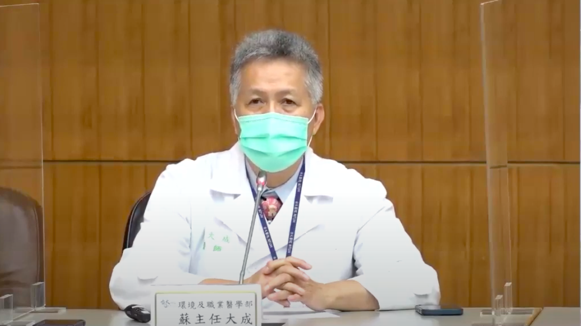 環境及職業醫學部主任蘇大成表示應要做好室內通風換氣，控管室內空氣品質。 圖：取自台大醫院COVID-19疫情微解封後的環境防疫與通風換氣視訊線上記者會
