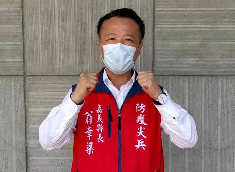 嘉義縣長翁章梁為鄒族少女方莞靈在奧運的表現喝采。 圖：嘉義縣政府/提供