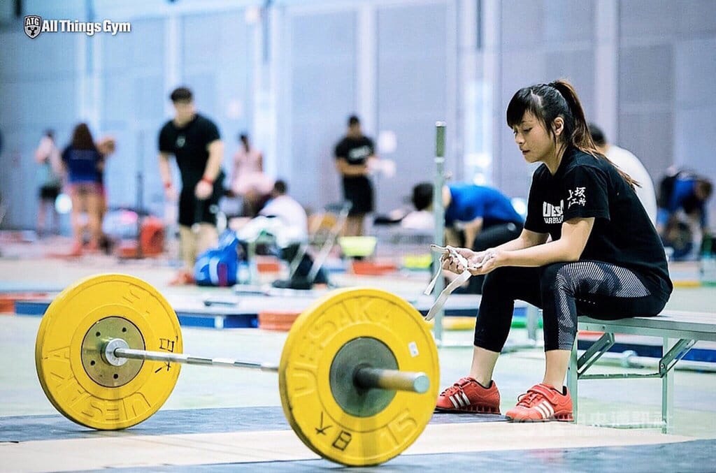 台灣舉重代表隊由鄒族女將方莞靈打頭陣，在女子49公斤級決賽A組名列第4名。 圖／台灣世界展望會提供（資料照）