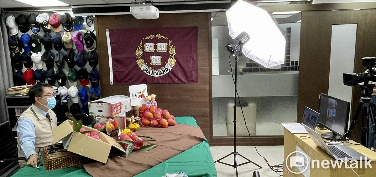 黃偉哲為台南芒果行銷卯足全力，多次親自視訊與日本友誼城市及永旺（ＡＥＯＮ）超市集團視訊行銷，為台南芒果爭取更多日本的行銷通路。 圖：台南市政府提供