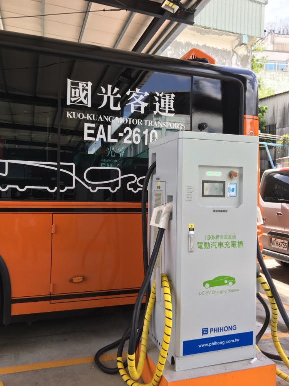 泰山公有市場 - 臺北車站」578路線公車全面汰換為「抗疫2.0」電動公車 圖：新北市交通局提供