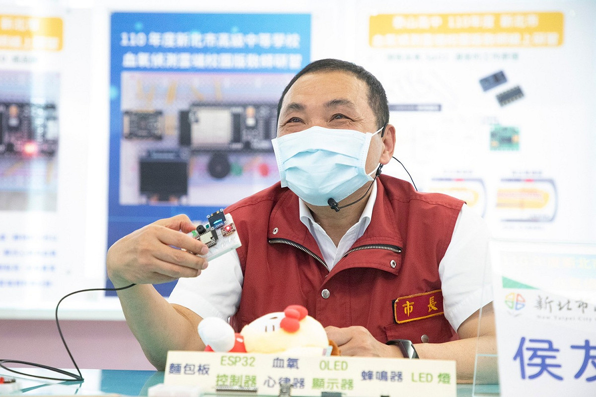 侯友宜一再呼籲，從警戒三級到警戒二級，大家都必須要戒慎恐懼，絕對不能掉以輕心。 圖：新北市政府/提供