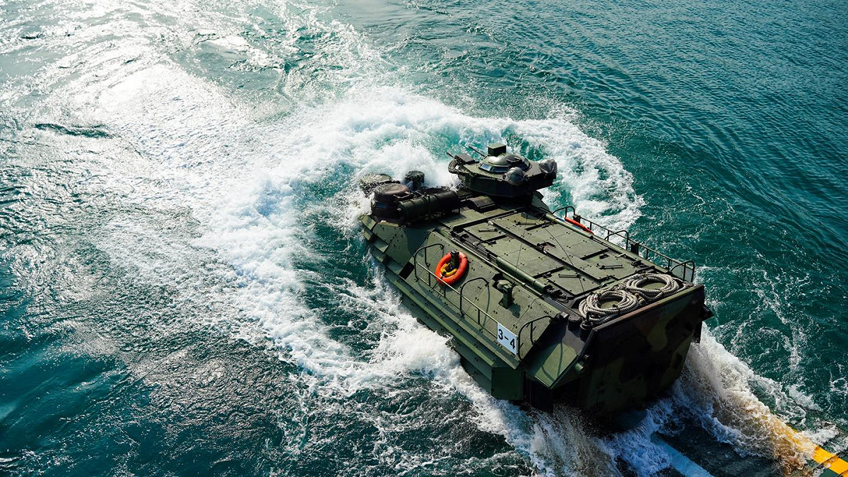 聯合登陸作戰抵達泊地發起舟波攻擊。 圖：翻攝中華民國海軍臉書