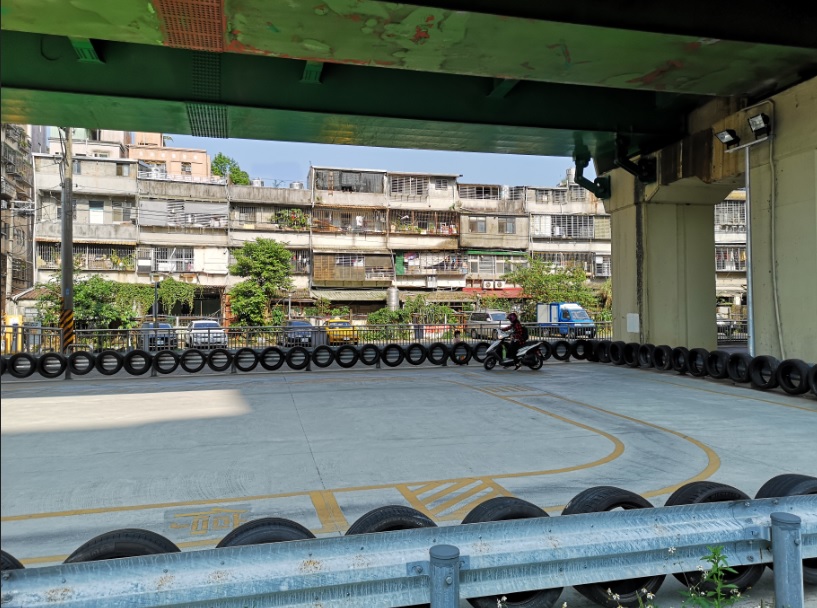 汐止區大同路三段與鄉長路一段鐵路高架橋下的機車考照練習場將於7月27日開放使用 圖：新北市交通局提供