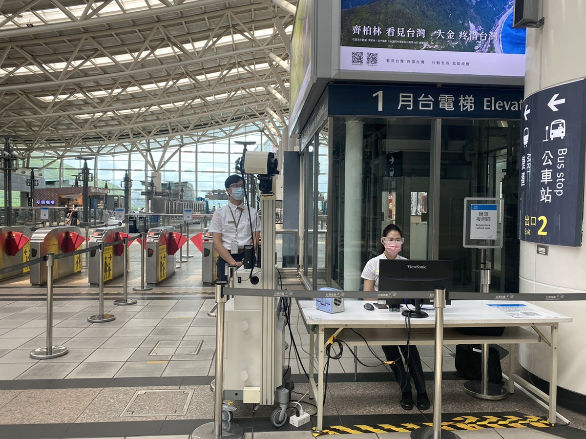 疫情期間高鐵站及車內禁止飲食，並全程配戴口罩。 圖：台灣高鐵／提供 (資料照)