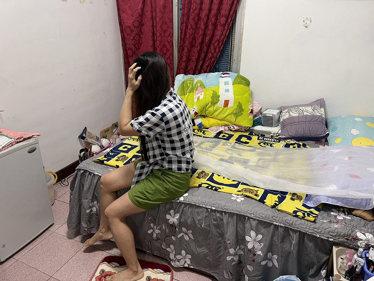 台北市警局凌晨擴大臨檢勤務，經統計共動員警力399名、臨檢182家(養生館141家、旅館41家)、查獲妨害風化(俗)5件8人、毒品4件4人。  圖：台北市警局提供