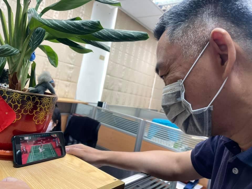 金門縣長楊鎮浯特別請假1小時觀賽。 圖：取自楊鎮浯臉書