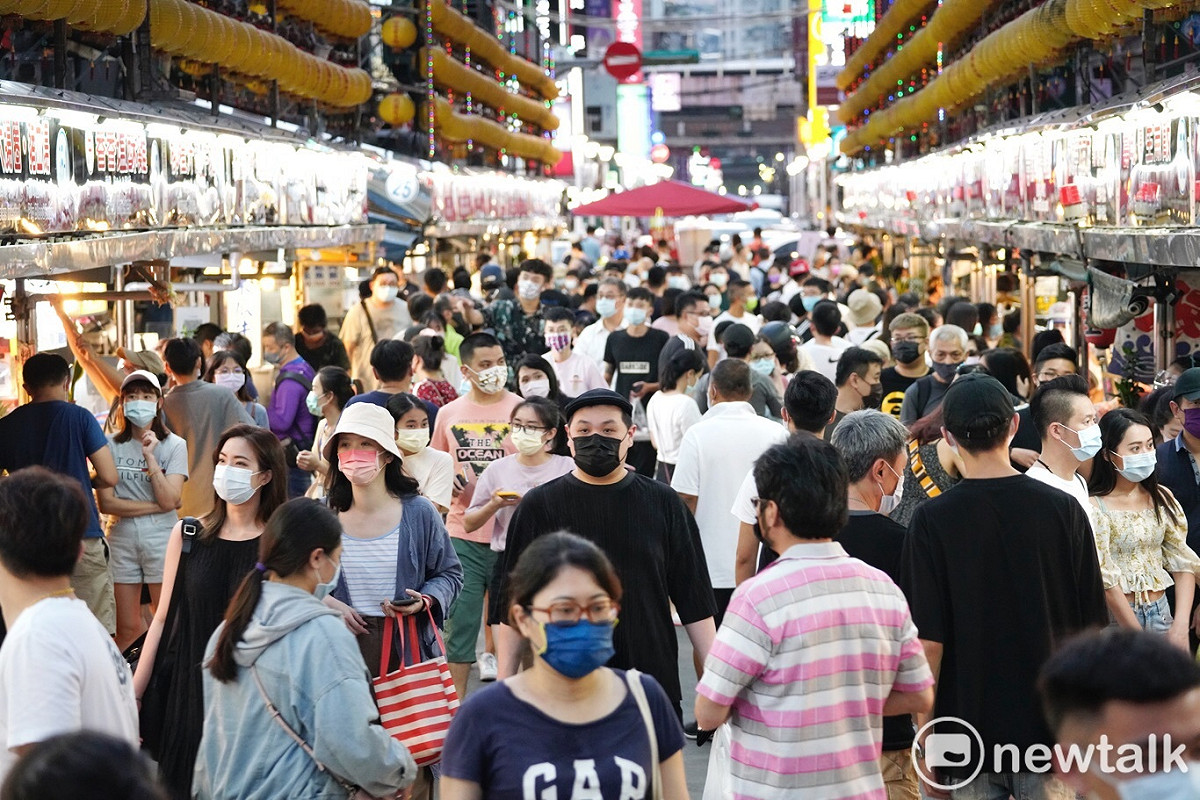 因應五倍券政策，今年各部會共推出8項加碼券，包含國旅券、客庄券等。 圖：張良一/攝(資料照)
