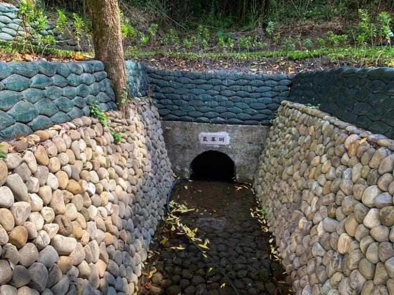 荒廢半世紀的象鼻圳重現天日，再次引水讓當地閒置耕地得以復耕，也成為遊客探訪象鼻。 圖：取自農委會水保局官網