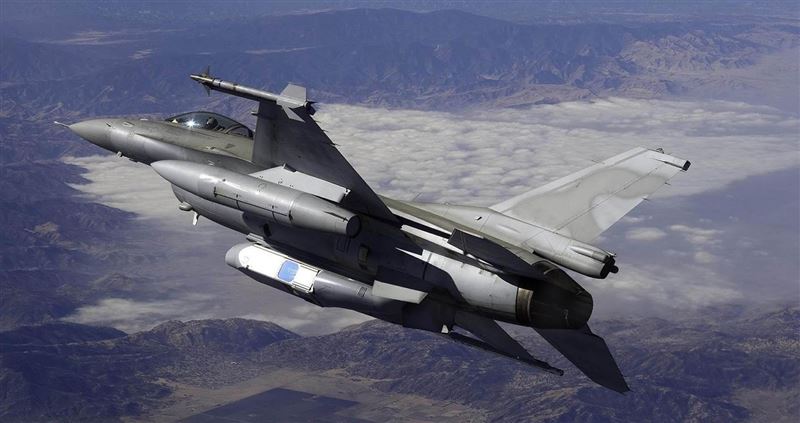 美軍F-16機腹搭載MS-110偵照莢艙。 圖：翻攝Collins Aerospace官網