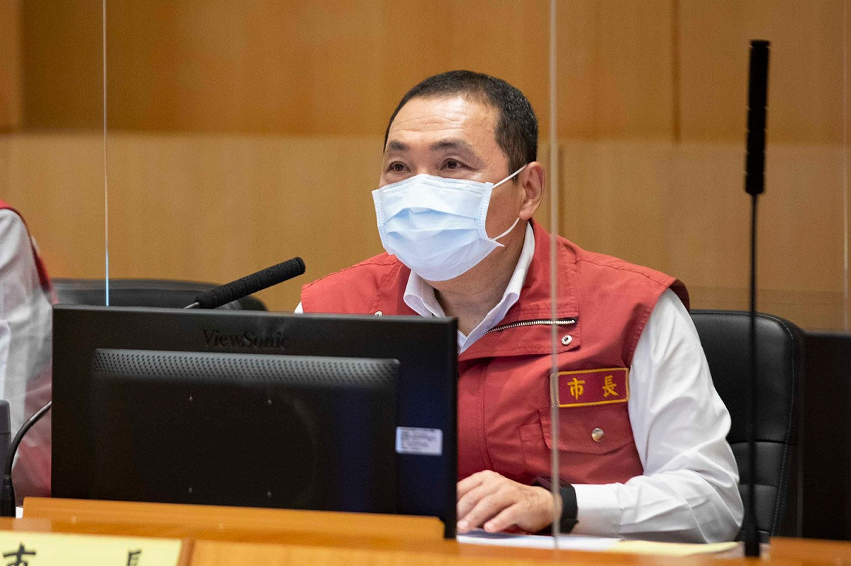 侯友宜表示，新北市現有的疫苗量將於8/1前全數施打完畢，因疫苗不夠，8/1-8/4暫停疫苗施打。 圖：新北市政府／提供