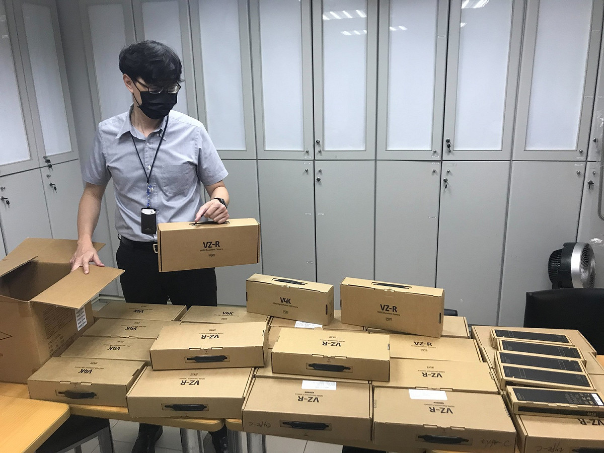 IPEVO愛比科技捐贈新北市教育局30台視訊教學攝影機。 圖：新北市教育局提供