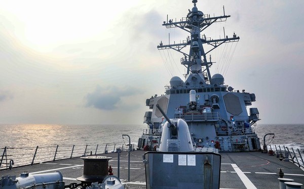 美艦再渡台海 胡錫進嗆｢共軍能打得他們屁滾尿流｣被酸：又得挪底線