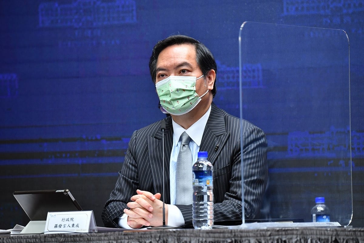 行政院發言人羅秉成」。 圖：行政院提供