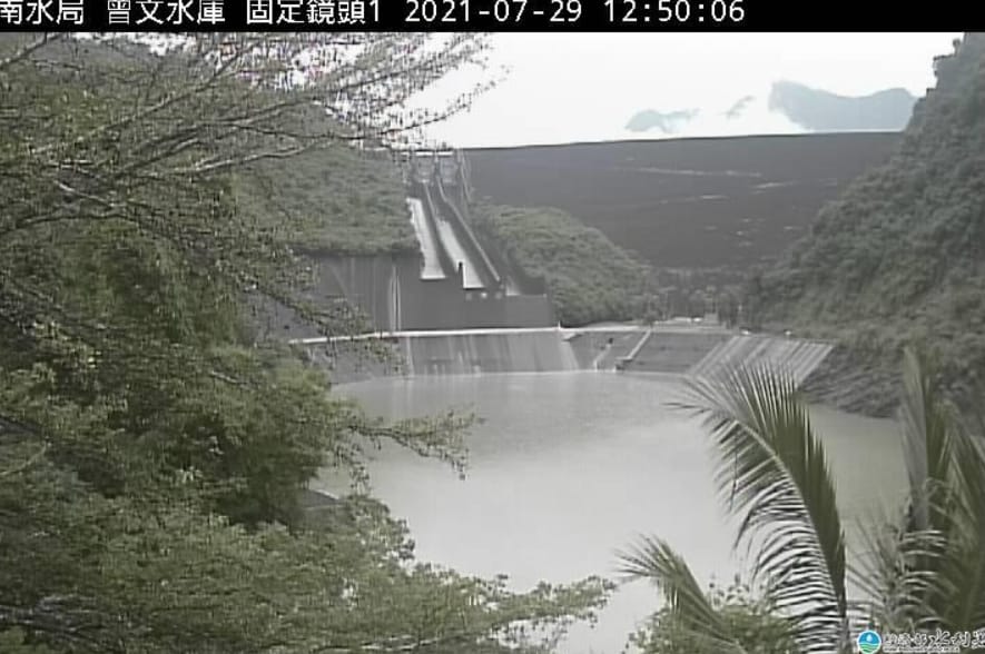 由於近期西南風帶來降雨，曾文、烏山頭水庫總蓄水量突破4億噸(圖為曾文水庫)。 圖：擷取自水利署網站