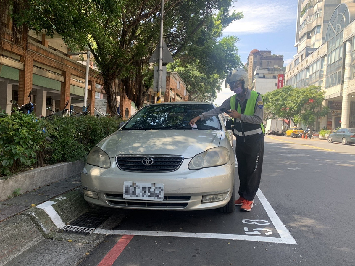 路邊停車依原公告收費時段收費。 圖：新北市交通局提供