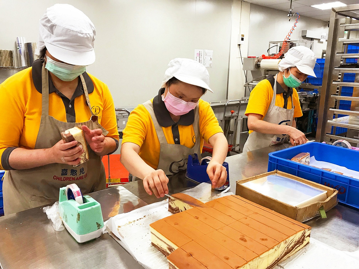新北市目前有27家庇護工場，協助超過500位身心障礙者就業。 圖：新北市勞工局提供