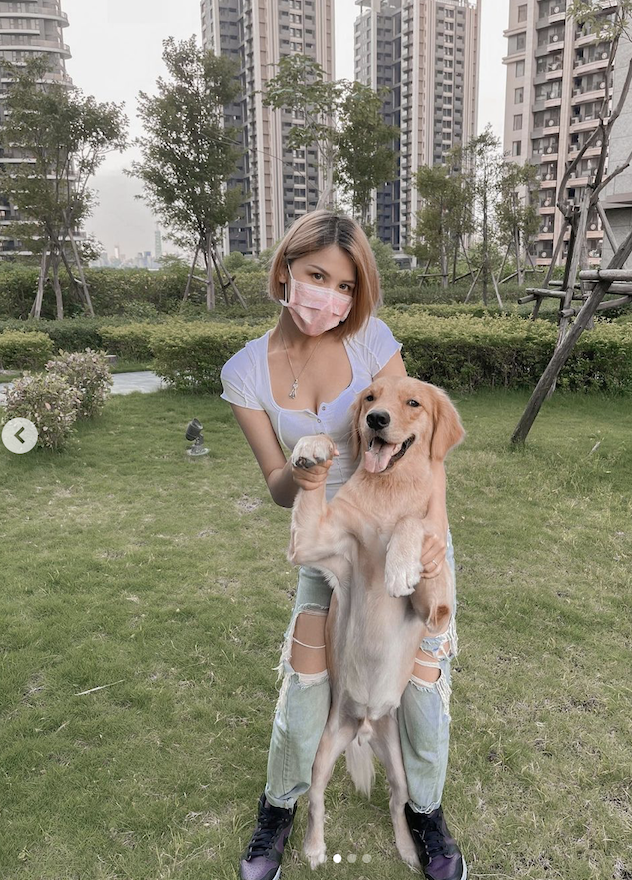 蕾菈曬出與愛犬合照 圖：翻攝IG/蕾菈
