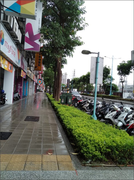 內政部今(29)日下午的部務會報通過修正標準，明定市區道路均應留設人行道，希望提高人行道的普及率。 圖：內政部提供