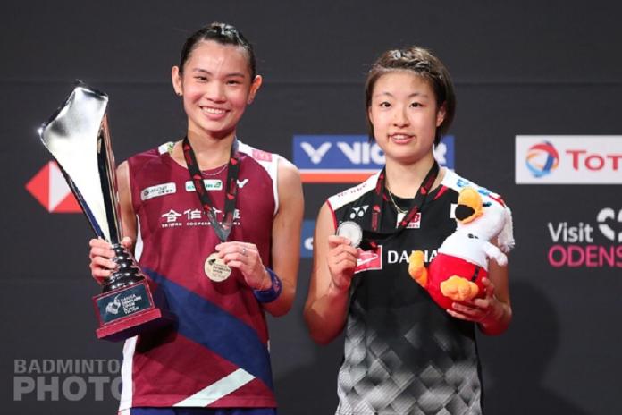 日本一姊奧原希望(右)不敵中國何冰嬌在東京奧運女單16強出局，日本羽球奪金希望只剩山口茜。 圖／Badminton photo提供