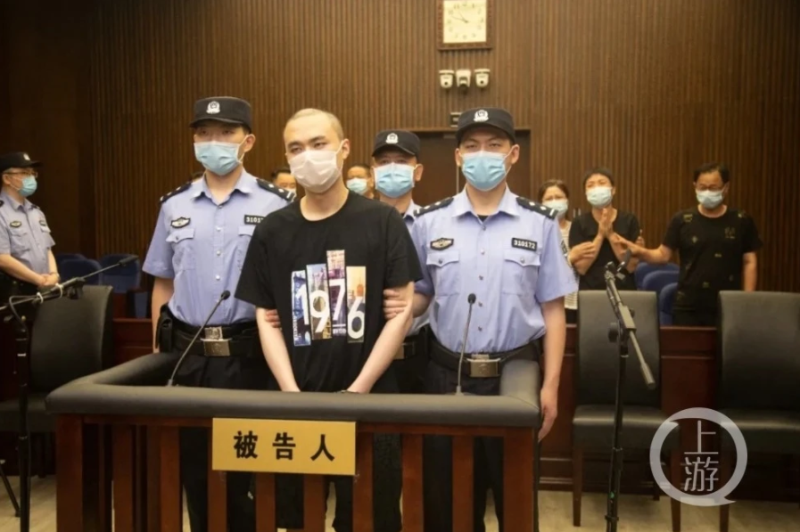 殺害劉敏的凶手就是其丈夫嚴豪傑。當天他因向劉敏索要25萬元嫁妝還賭債，被拒絕後下了毒手。此案在2020年11月19日於上海市第一中級人民法院開庭。 圖：翻攝自上游新聞